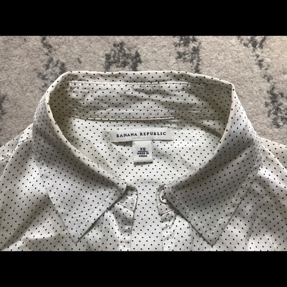 100% Silk Banana Republic button down - Picture 2 of 6
